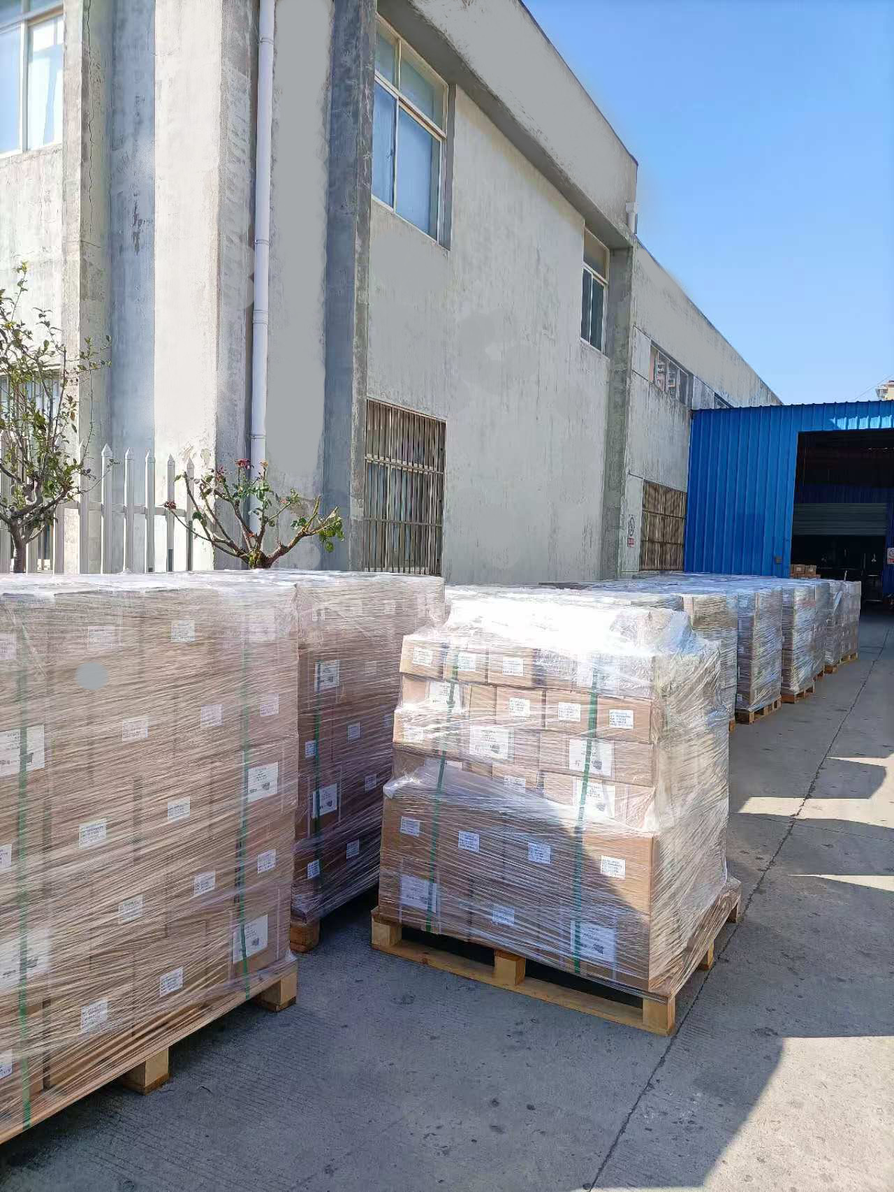 多数の完成したベアリングブッシュが出荷されています